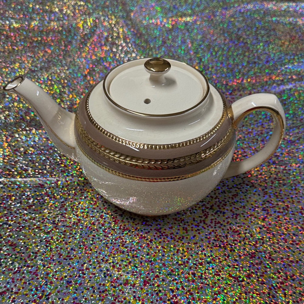 Elegant Gold and Cream vintage Sadler Teapot made in England